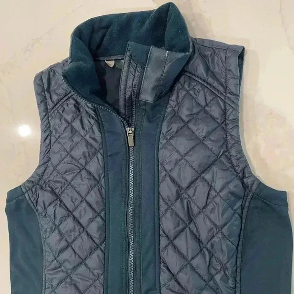 Athleta Rock Springs Quilted Vest Green Women’s Size Medium Petite Athleisure - Picture 3 of 9